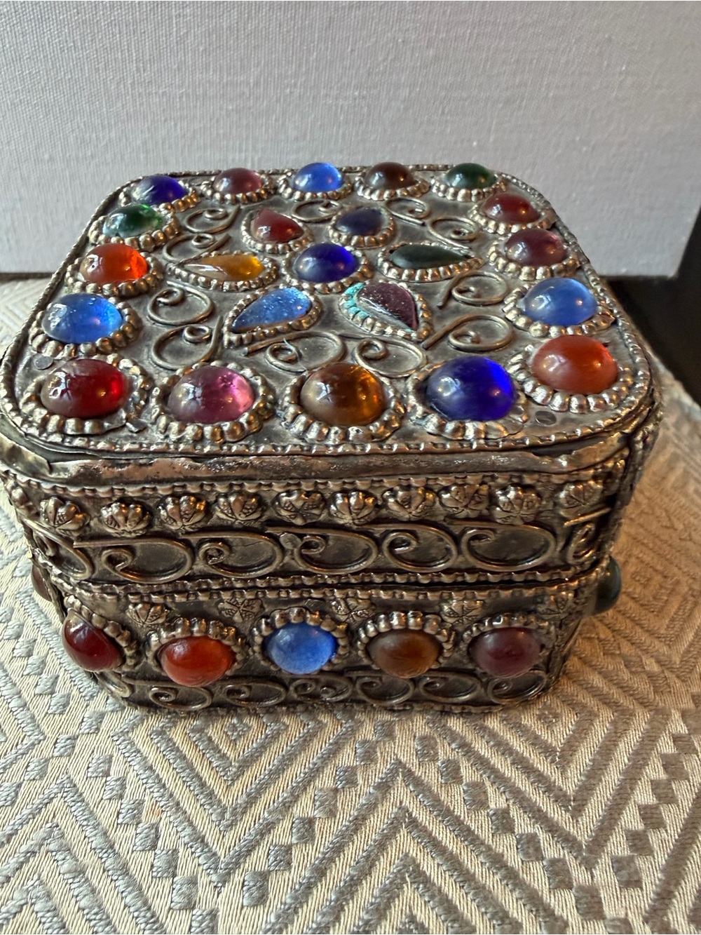 Trinket Box Metal with multi colored stones PERECT Condition